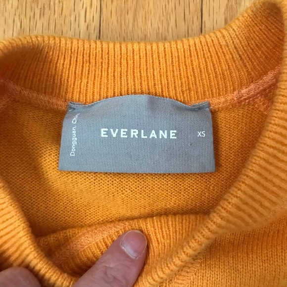 SOLD Everlane cashmere shrunken sweatshirt XS - Picture 2 of 4